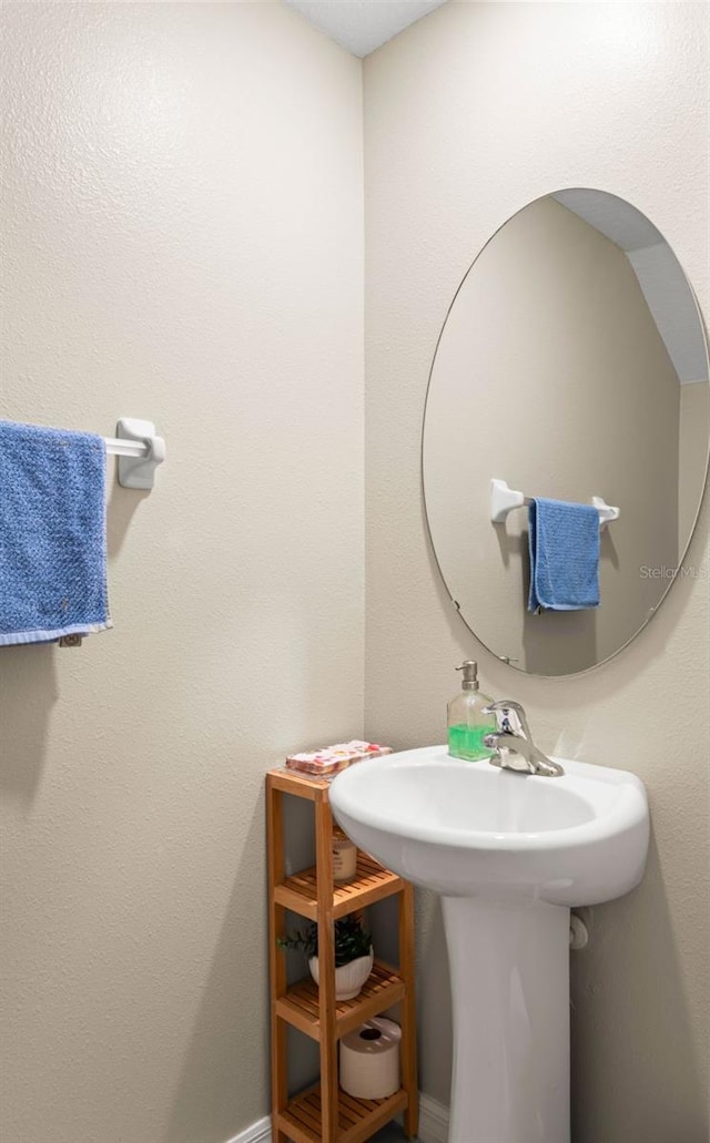 7203 Sweet Alyssum Ct, Tampa, FL 33619 - view of bathroom