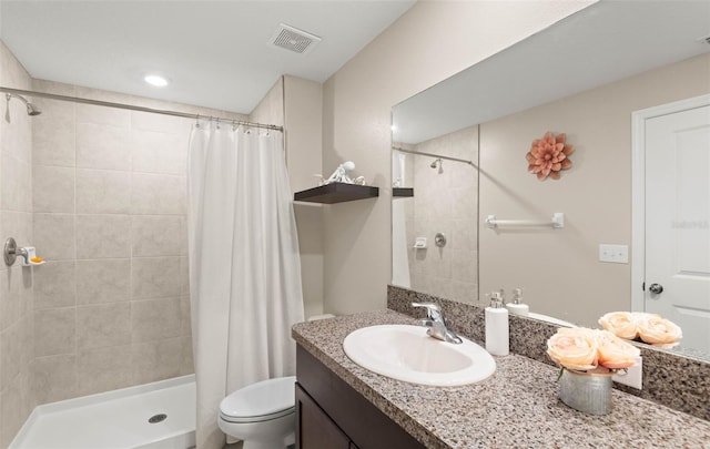 bathroom with toilet, vanity, and curtained shower