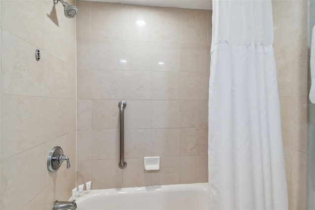 bathroom with shower / bath combo