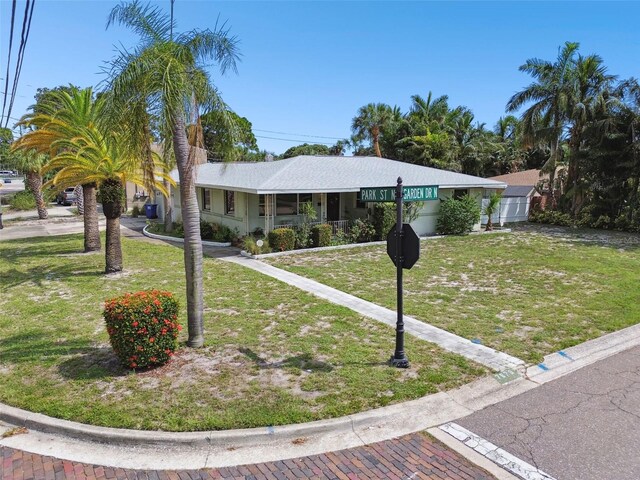 single story home featuring a front lawn