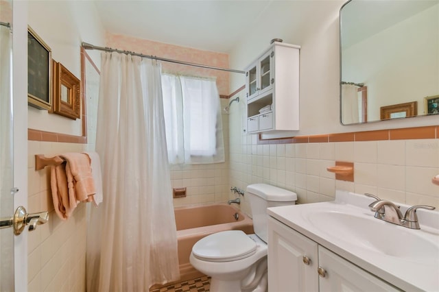 full bathroom with shower / bath combo with shower curtain, vanity, toilet, and tile walls