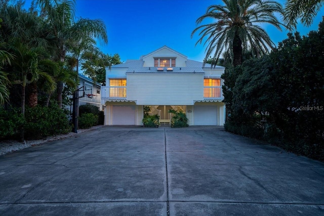 view of front of property featuring a garage