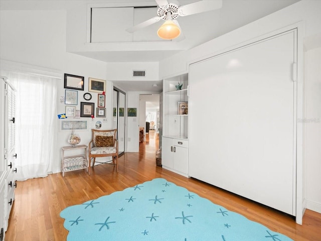 sitting room featuring light hardwood / wood-style floors and ceiling fan