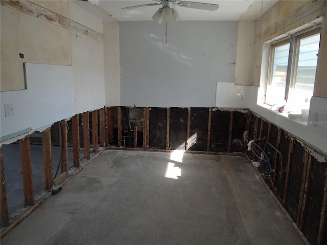 interior space featuring concrete floors and ceiling fan