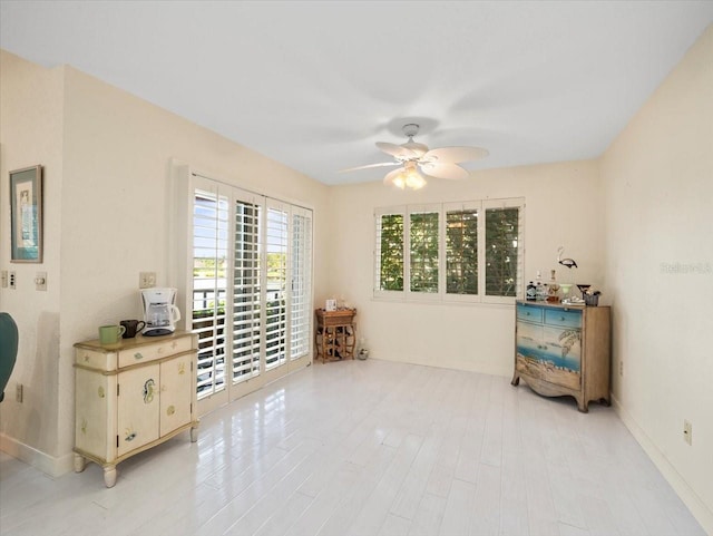 living area featuring ceiling fan