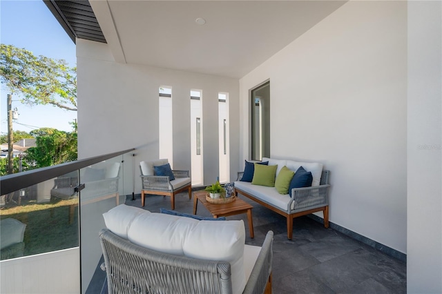 balcony featuring an outdoor hangout area