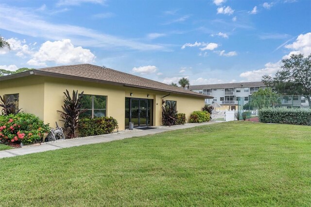 view of front of home with a front lawn