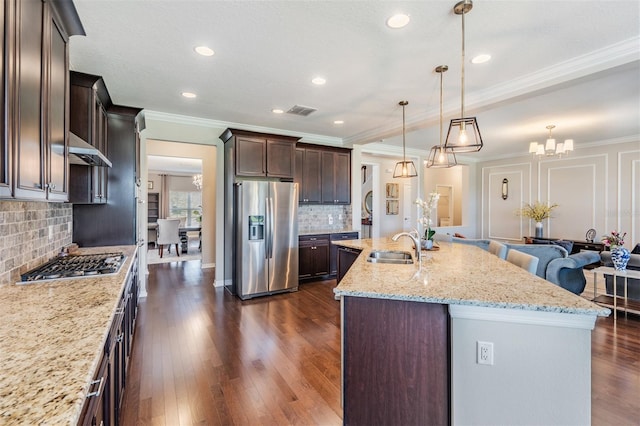 kitchen with visible vents, dark wood-type flooring, dark brown cabinetry, appliances with stainless steel finishes, and a sink