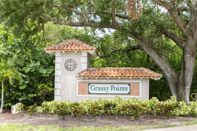 view of community / neighborhood sign