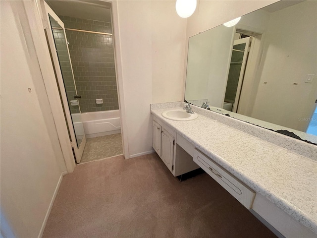 bathroom with vanity and tiled shower / bath