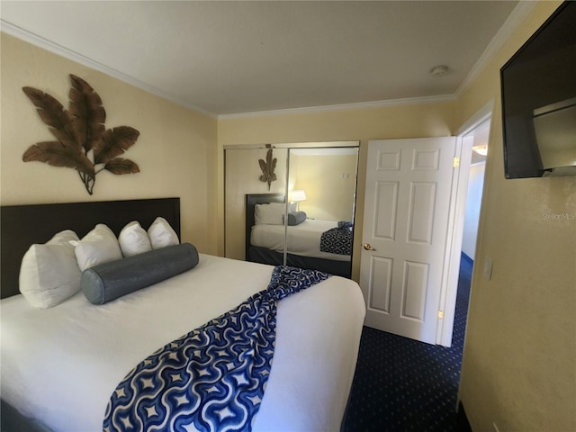 bedroom featuring crown molding and a closet