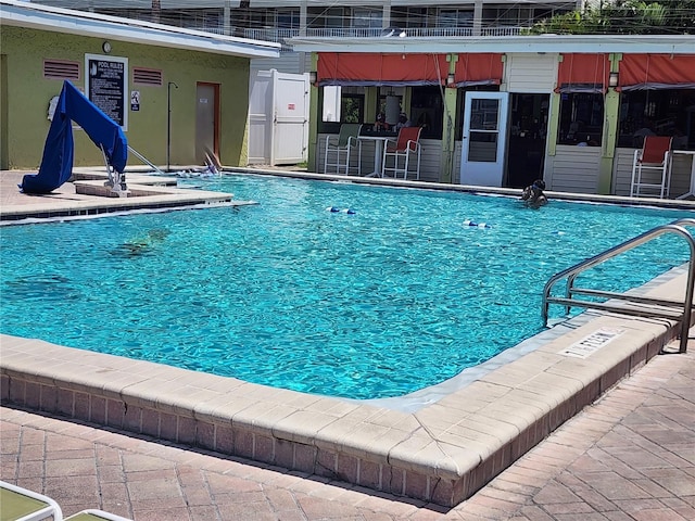 view of swimming pool