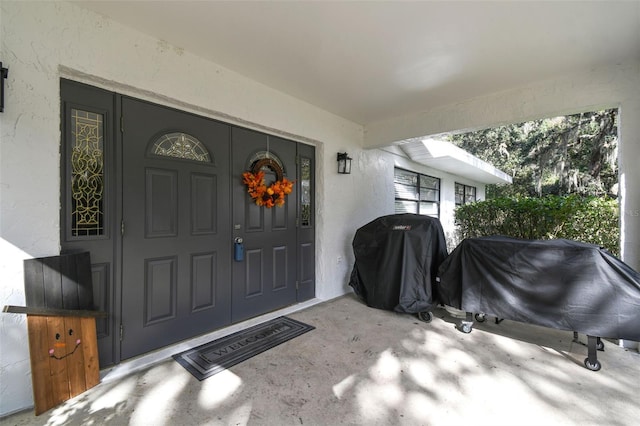 doorway to property with covered porch