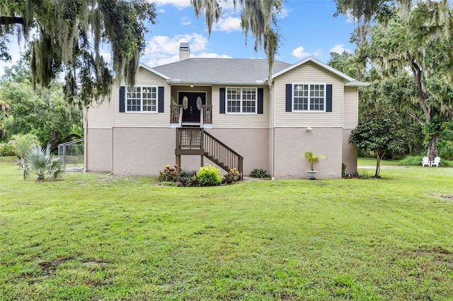 view of front of property with a front lawn