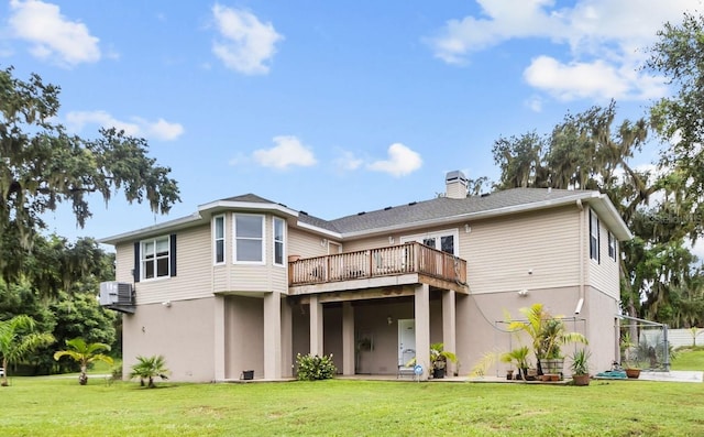 view of front facade featuring a front yard