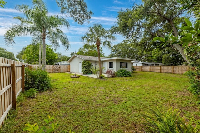 view of yard featuring a patio area