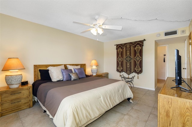 bedroom featuring ceiling fan and a textured ceiling