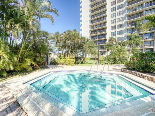 view of swimming pool