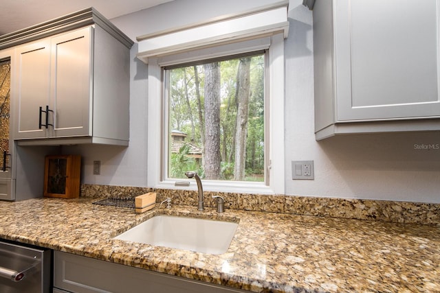 kitchen featuring a healthy amount of sunlight, sink, and gray cabinets