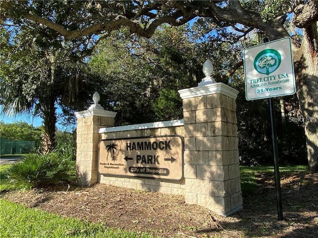 view of community / neighborhood sign