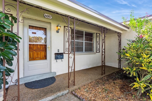 entrance to property with stucco siding