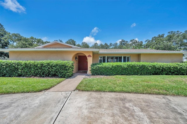 view of front of property with a front yard