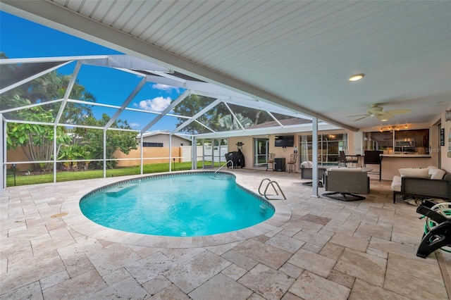 view of swimming pool featuring a lanai, an outdoor hangout area, a patio, and ceiling fan