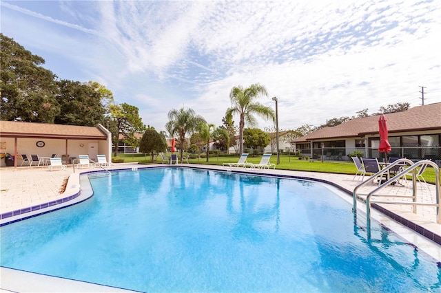 view of swimming pool