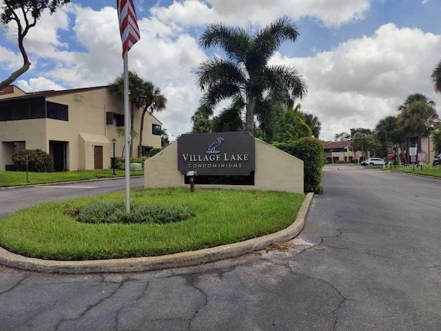 view of community / neighborhood sign