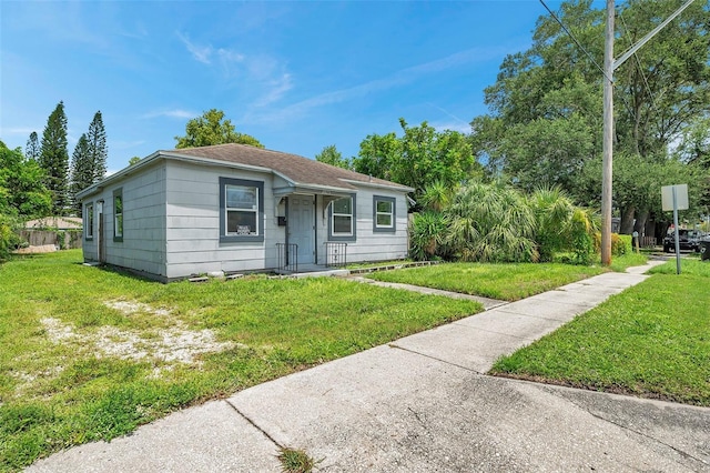 view of front facade with a front yard