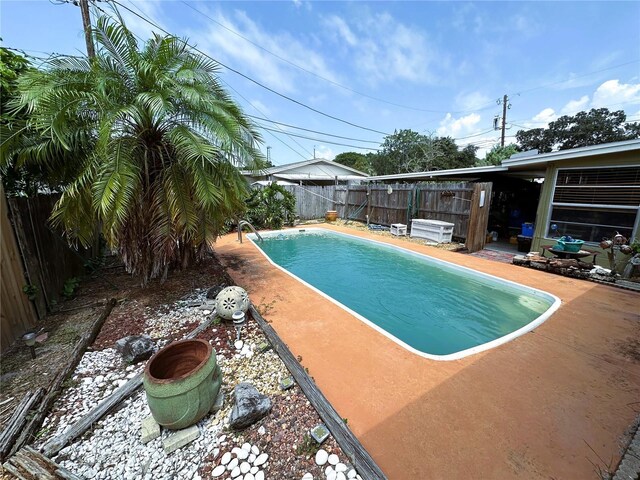 view of swimming pool