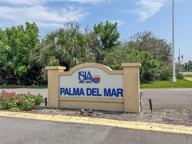 view of community / neighborhood sign