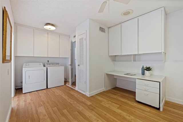 clothes washing area featuring independent washer and dryer, a textured ceiling, light hardwood / wood-style flooring, and ceiling fan