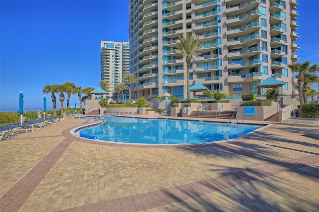 view of swimming pool