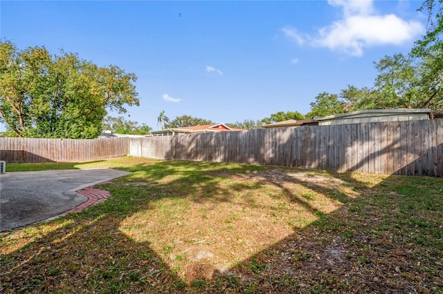 view of yard featuring a patio area