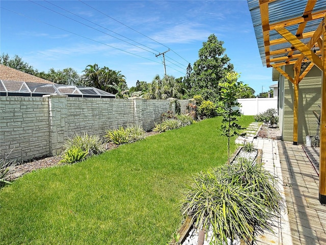 view of yard featuring a pergola