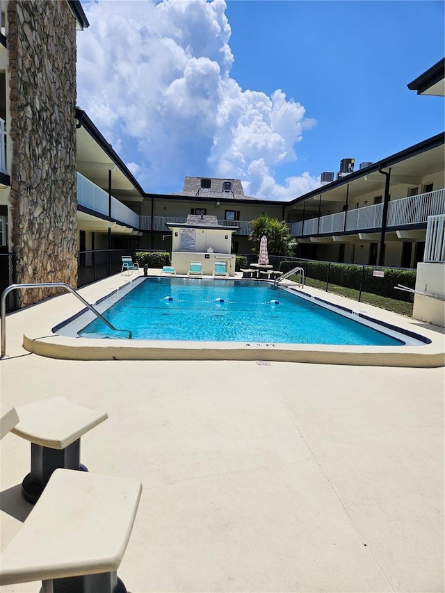 view of swimming pool