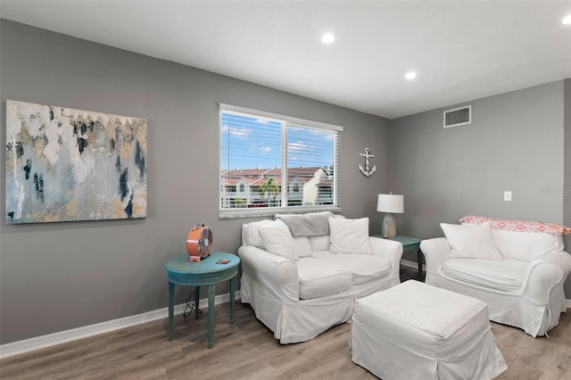 living room with light wood-style floors, recessed lighting, visible vents, and baseboards