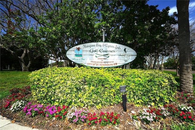 view of community / neighborhood sign