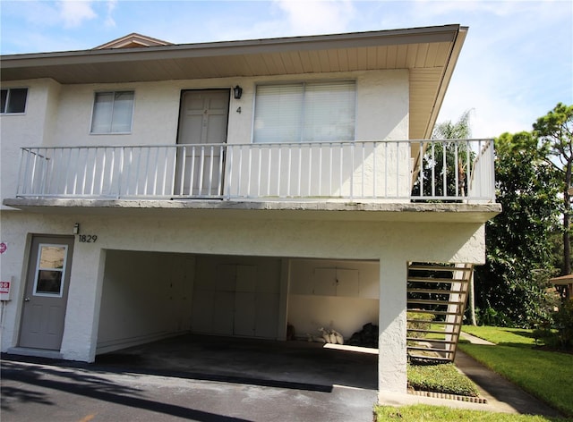 view of front facade featuring a balcony and a garage