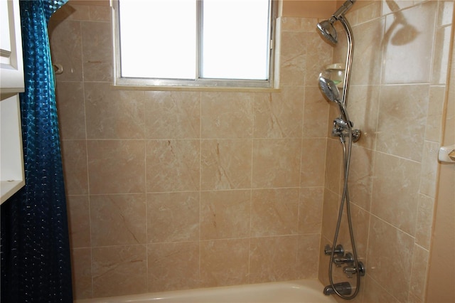 bathroom featuring tiled shower / bath combo