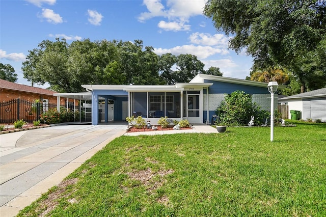 view of front of home with a carport and a front lawn