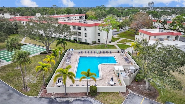 view of swimming pool