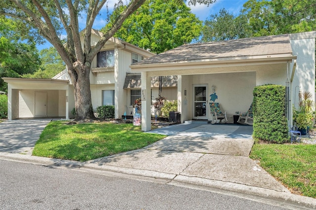 view of front of house with a front lawn