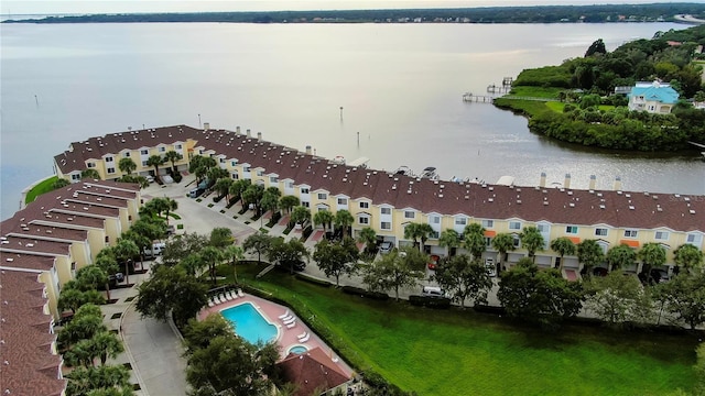 bird's eye view with a water view