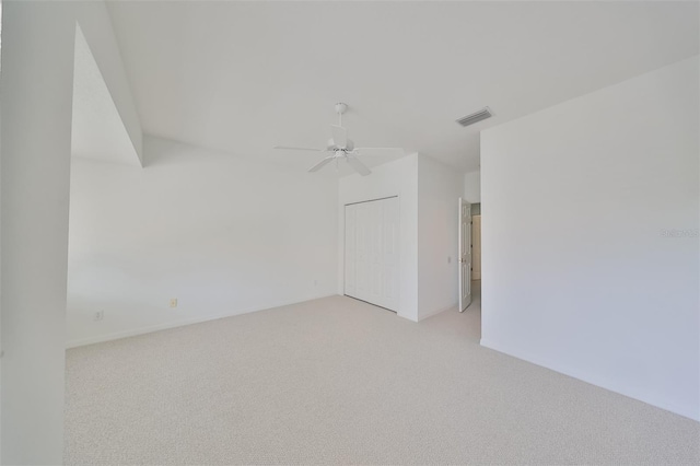 carpeted empty room featuring ceiling fan