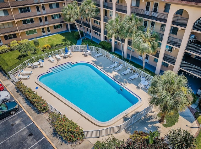 view of swimming pool