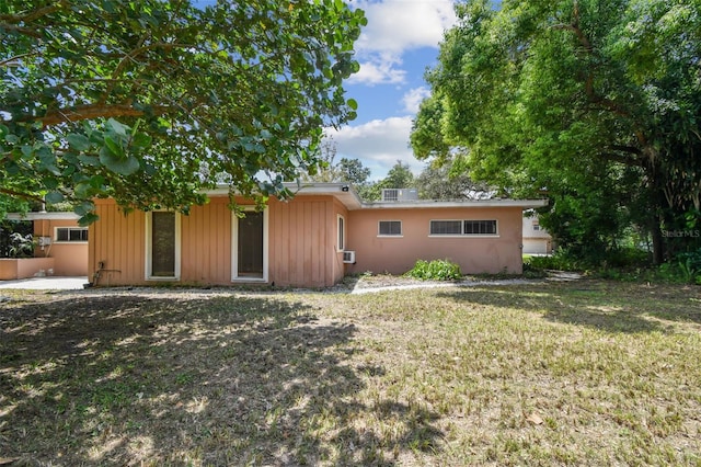 ranch-style home with a front yard