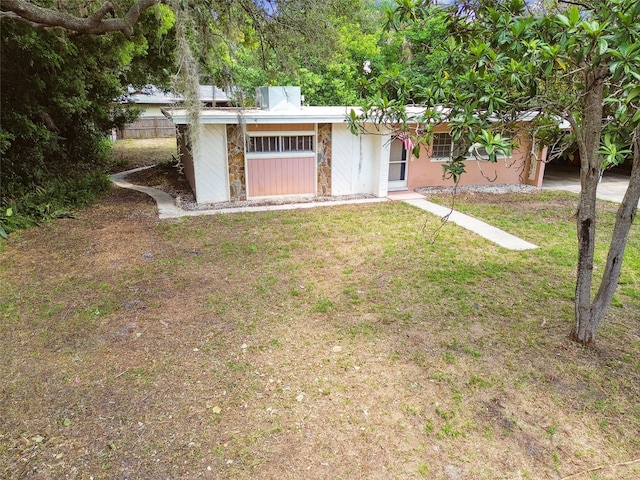 ranch-style home featuring a front yard