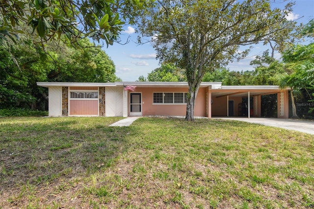 single story home featuring a carport and a front yard